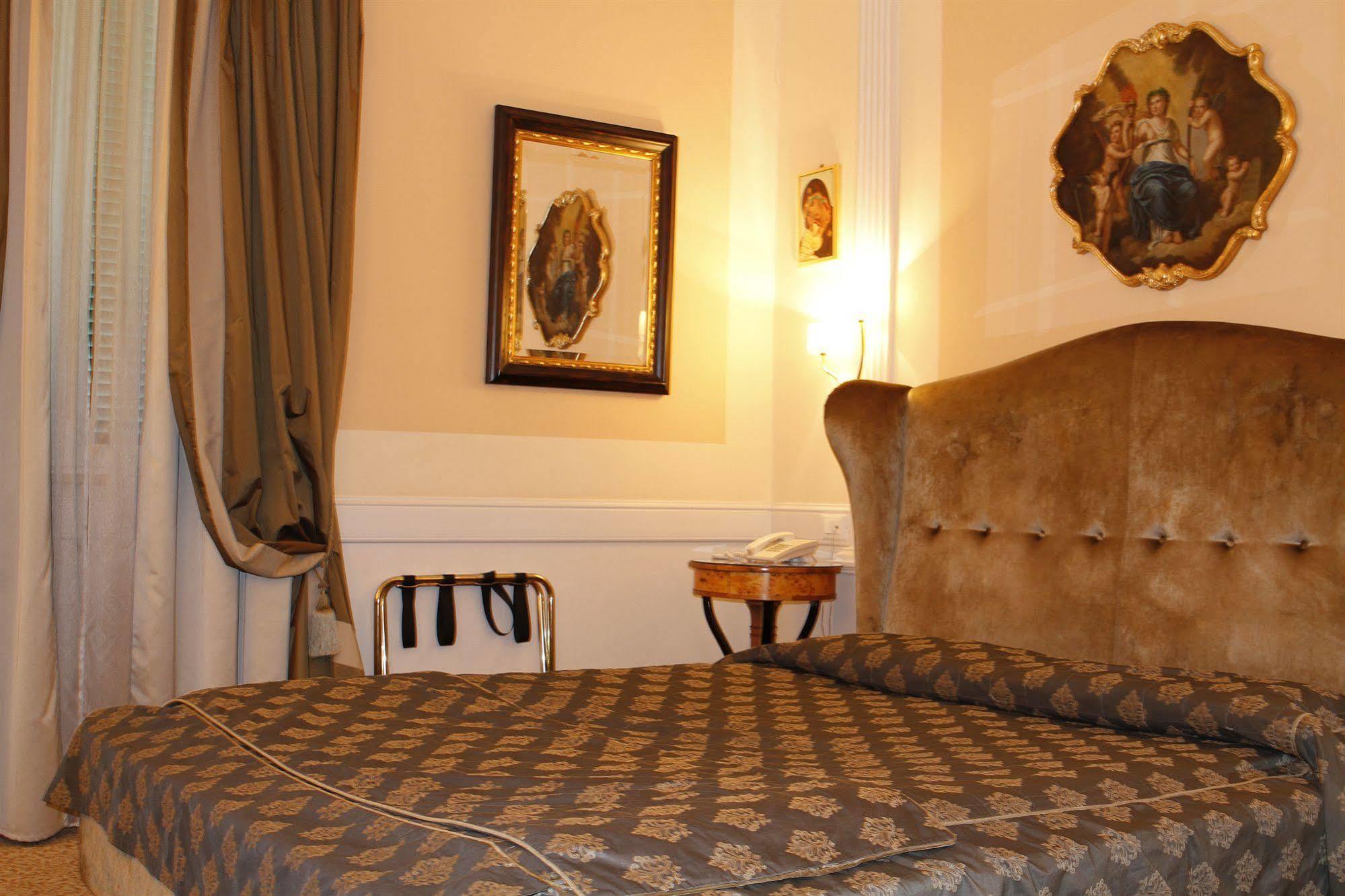 Boutique Trevi Rome